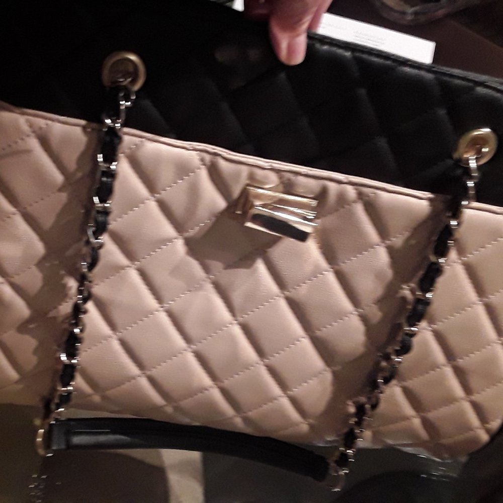 Medium shoulder length bag